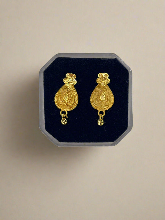 Teardrop shine studs